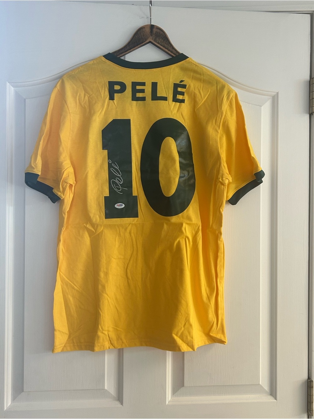 Pelé #10 autographed   Brazil soccer jersey. PSA/DNA certified